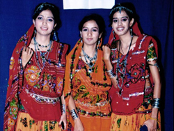 garba dance participants 2013-14